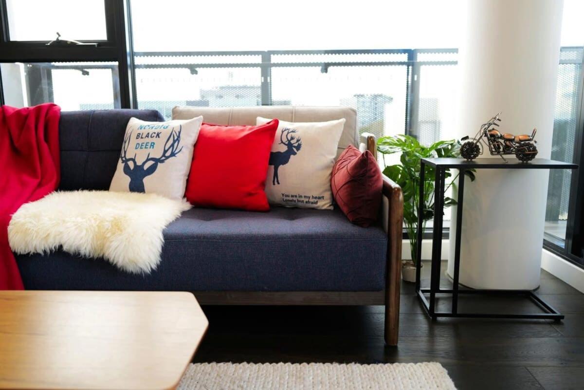 Lovely In Midtown With Two Bedrooms *