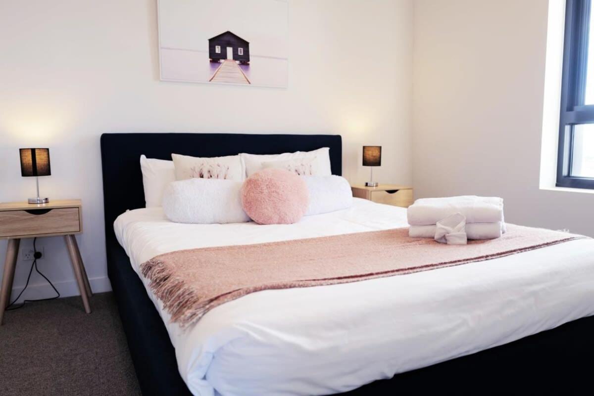 Lovely In Midtown With Two Bedrooms