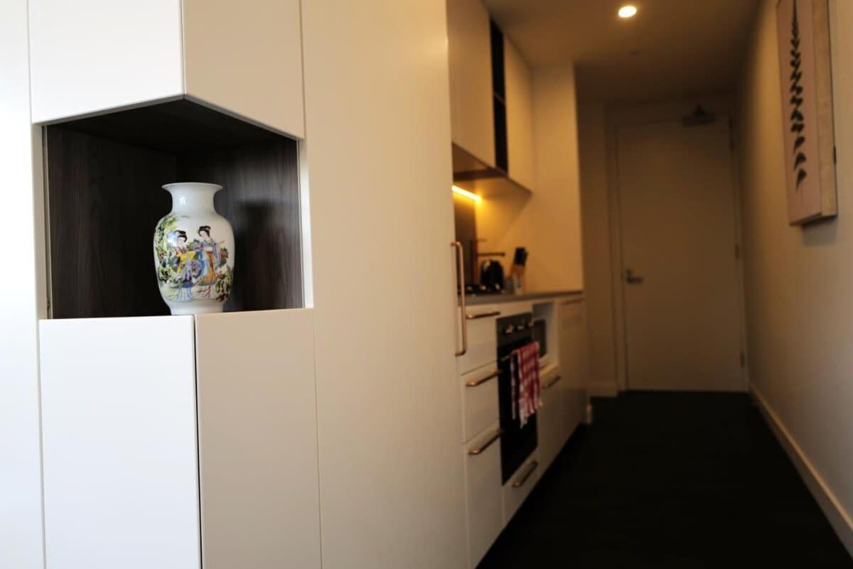 Lovely In Midtown With Two Bedrooms *